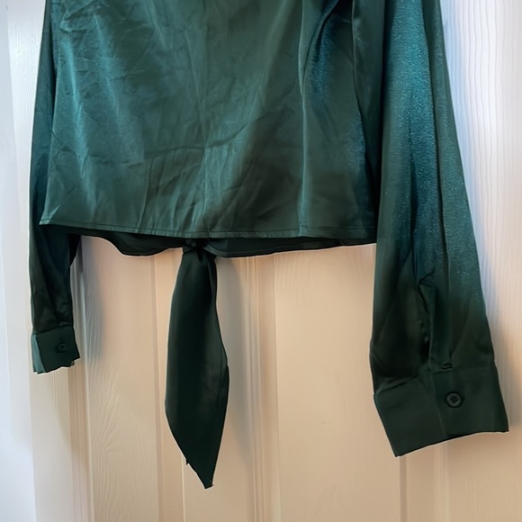 𝅺shein Crop Top Tie - Polyester Silky Green - M (6) - Picture 12 of 12